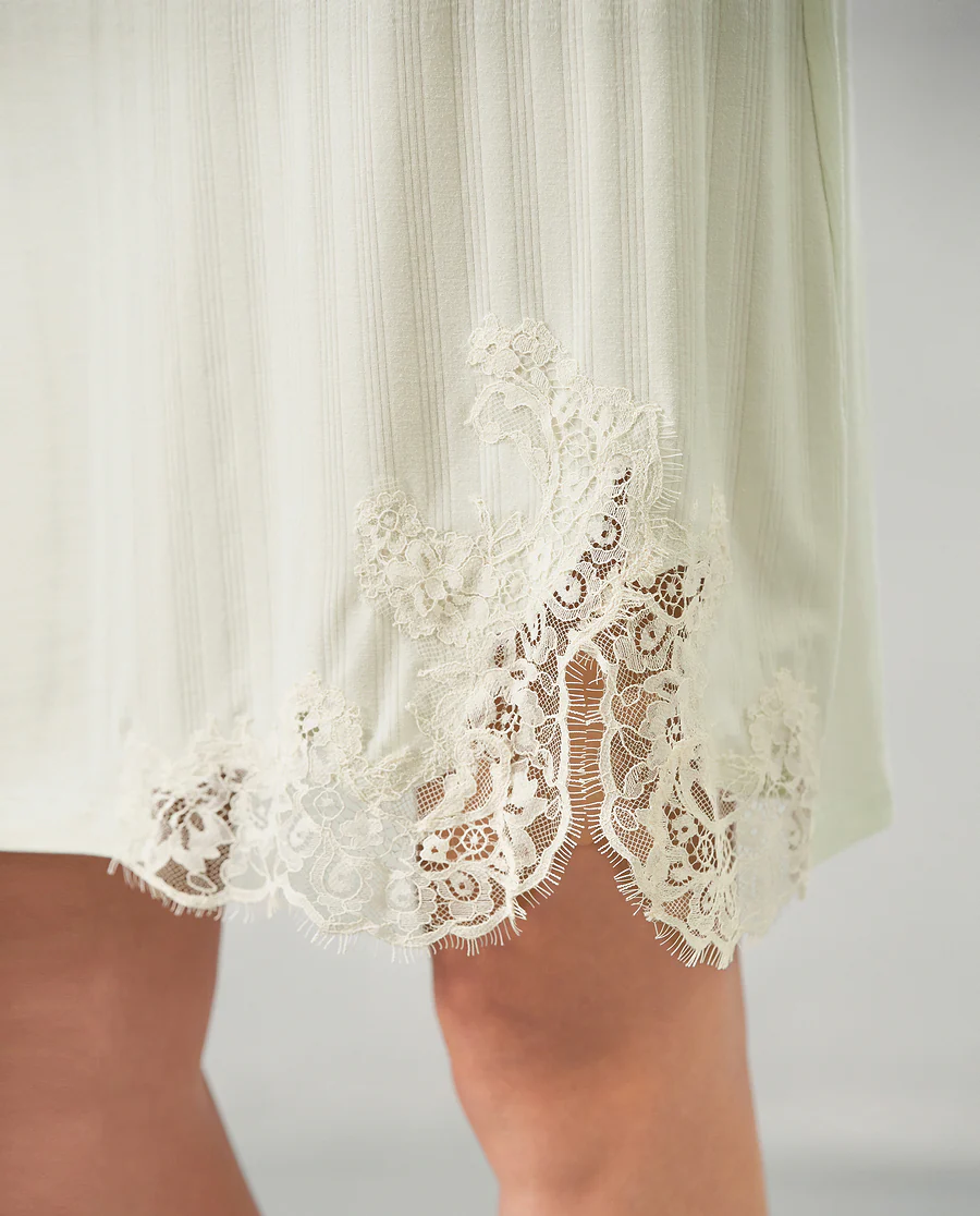 Aimer Lace Wide Shoulder Short Nightgown - Image 5